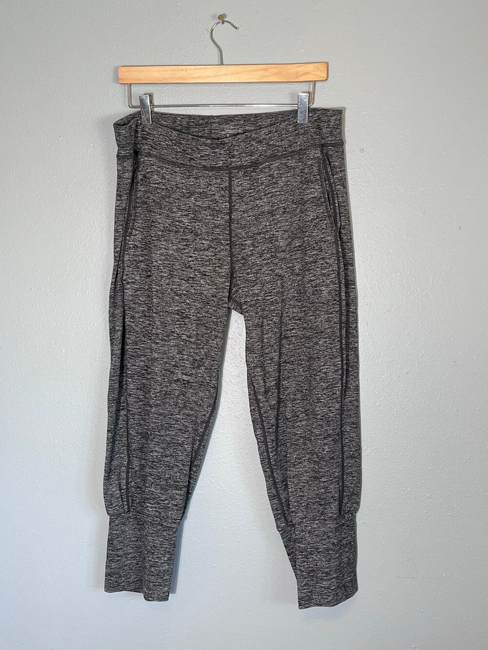 Sweaty Betty Womens XL Dark Gray Joggers Slightly Cropped Pockets Soft Stretchy